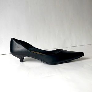Black kitten heal pumps, size 5.5. Comfortable non-slip sole